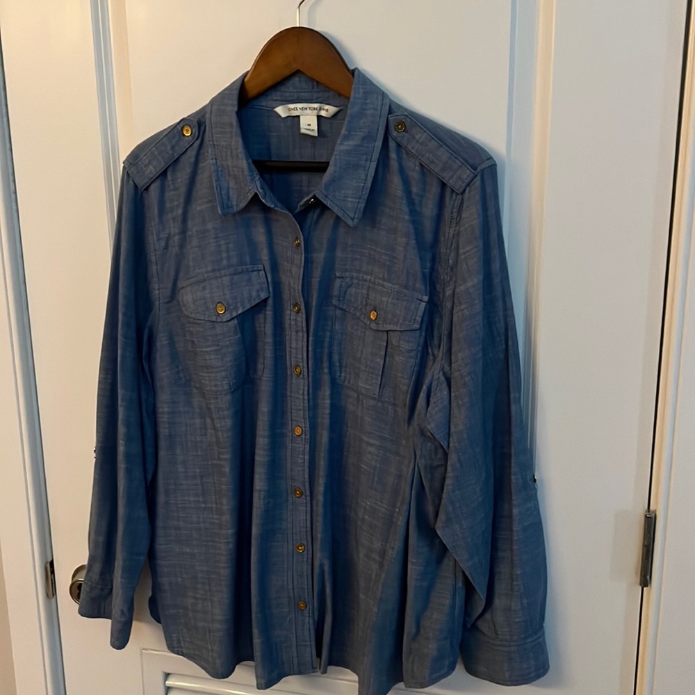 Jones New York button-down shirt with adjustable sleeves
